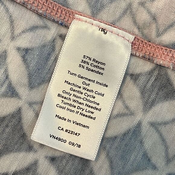 T by Talbots Womens Geometric Short Sleeve Stretch T-Shirt Blue Pink Size 2XP - Picture 5 of 7